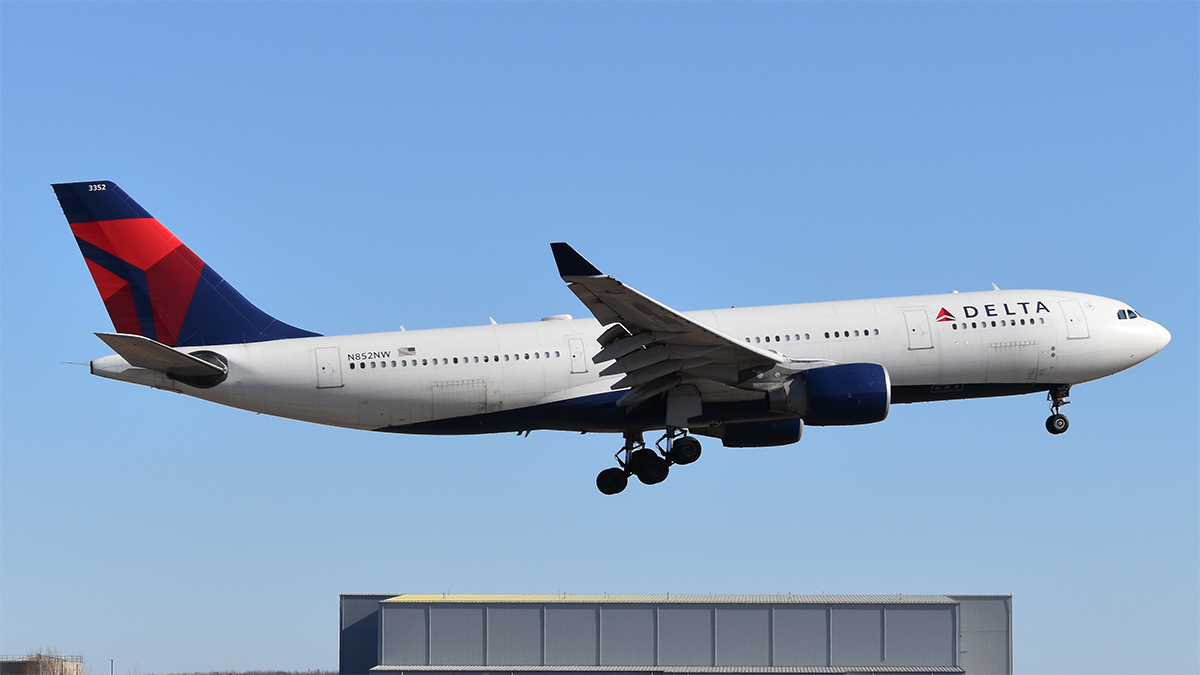 Full size: Delta Airlines Airbus A330-200 N852NW at Detroit Metro Wayne County Airport